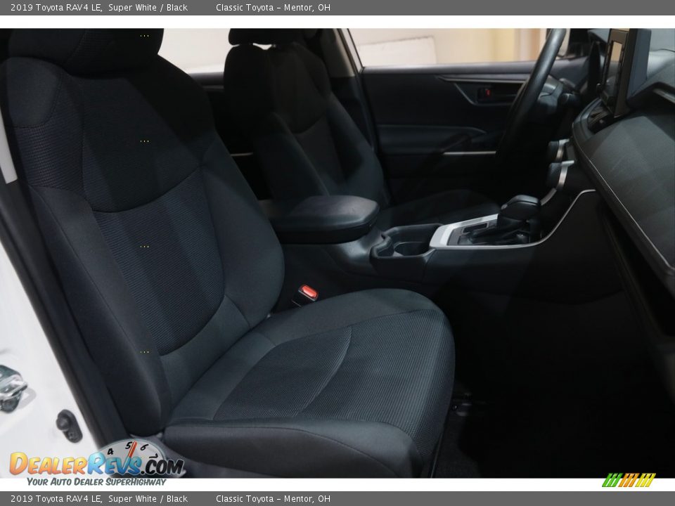 2019 Toyota RAV4 LE Super White / Black Photo #14