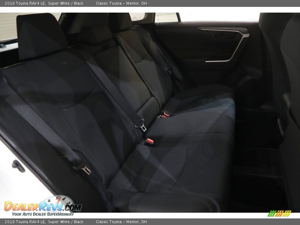 2019 Toyota RAV4 LE Super White / Black Photo #15