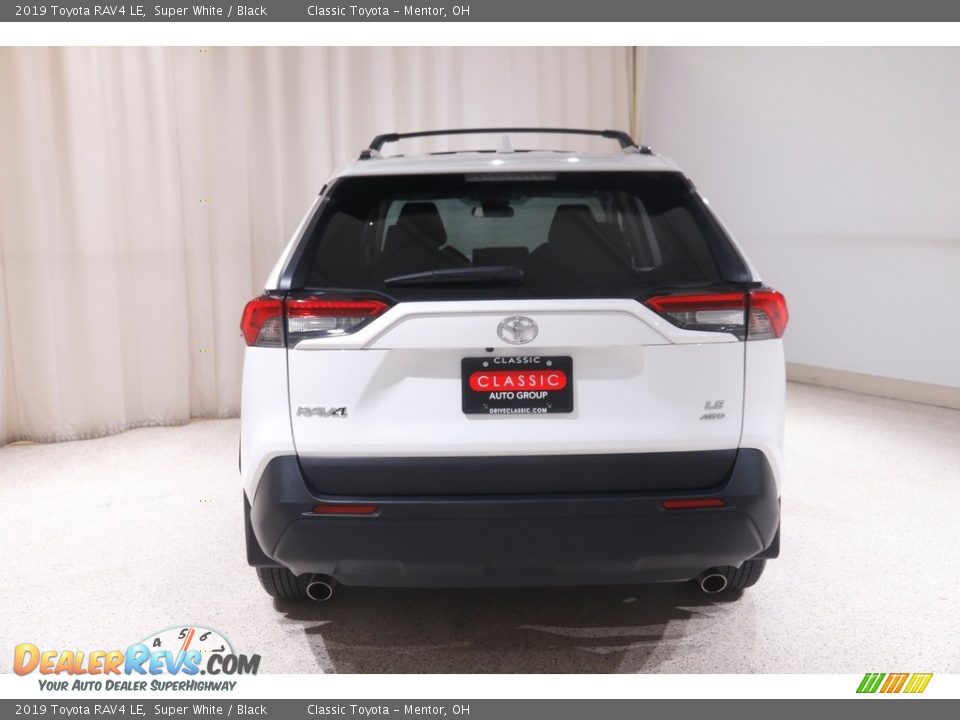 2019 Toyota RAV4 LE Super White / Black Photo #17