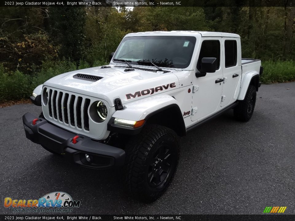 2023 Jeep Gladiator Mojave 4x4 Bright White / Black Photo #2