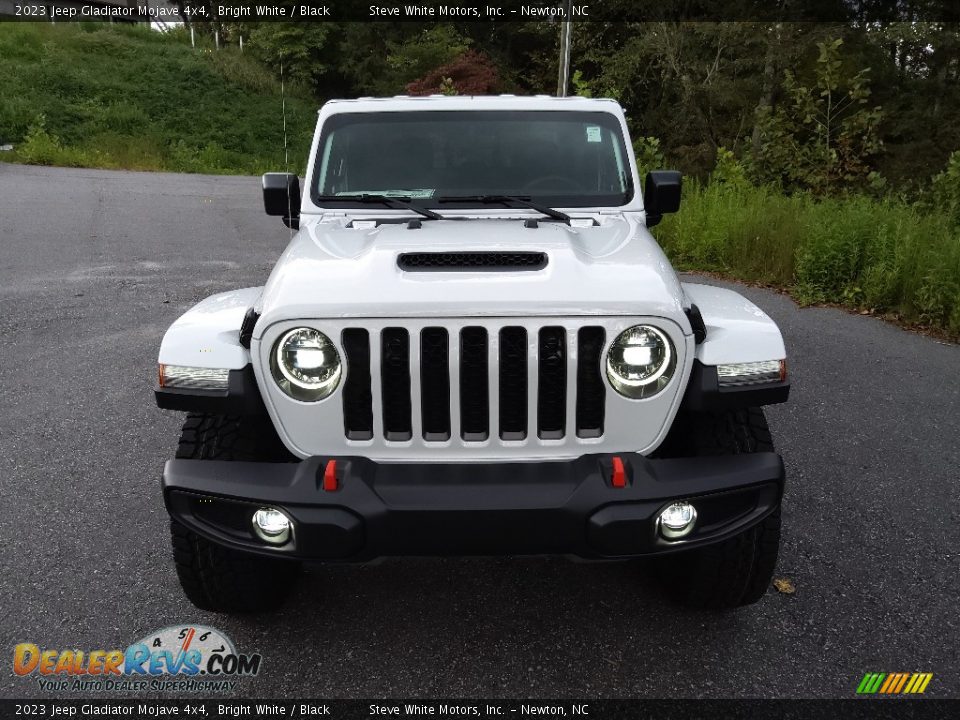 2023 Jeep Gladiator Mojave 4x4 Bright White / Black Photo #3