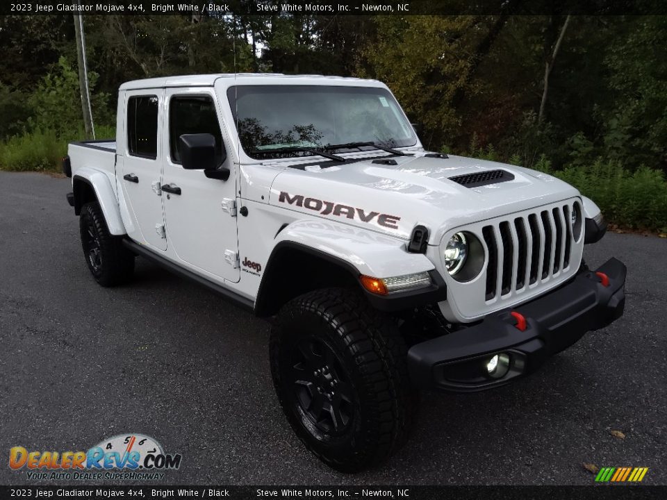 Front 3/4 View of 2023 Jeep Gladiator Mojave 4x4 Photo #4