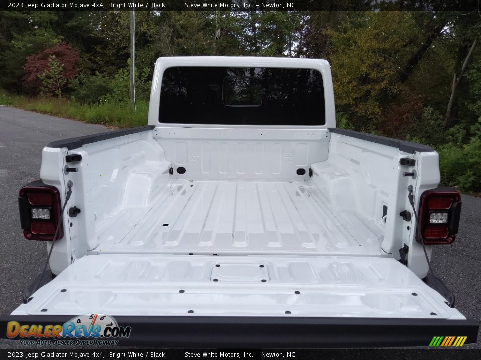 2023 Jeep Gladiator Mojave 4x4 Bright White / Black Photo #9