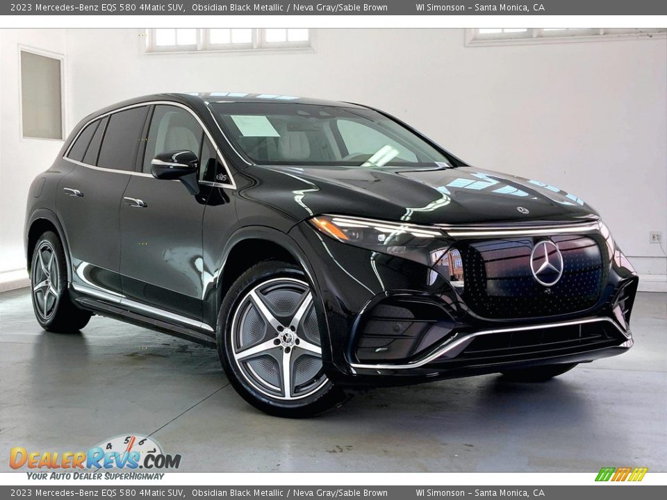 Front 3/4 View of 2023 Mercedes-Benz EQS 580 4Matic SUV Photo #12