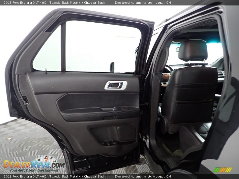 2013 Ford Explorer XLT 4WD Tuxedo Black Metallic / Charcoal Black Photo #24