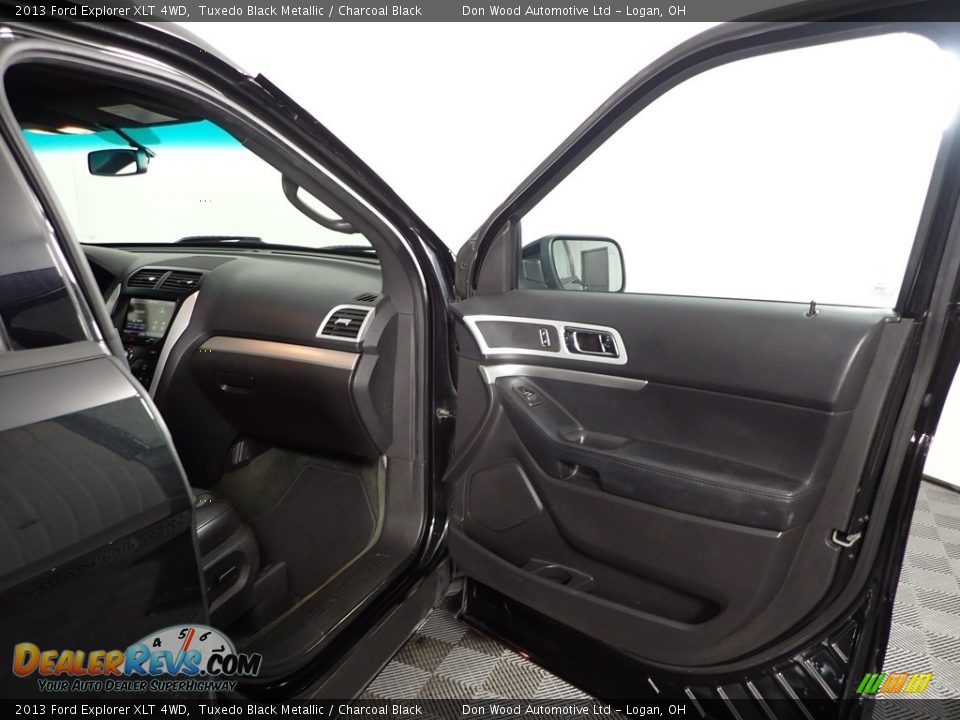 2013 Ford Explorer XLT 4WD Tuxedo Black Metallic / Charcoal Black Photo #30