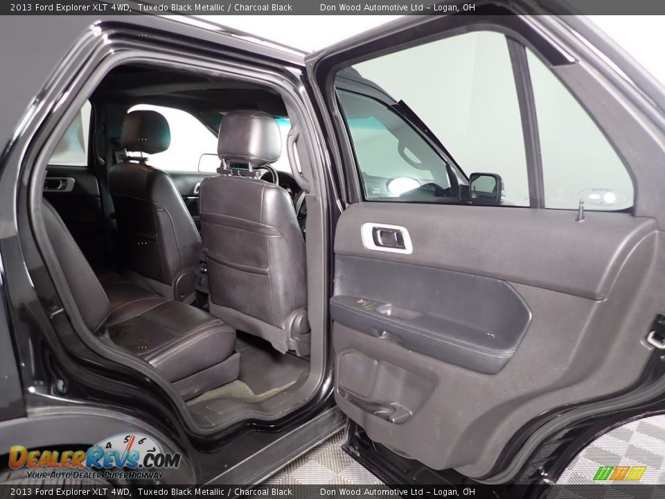 2013 Ford Explorer XLT 4WD Tuxedo Black Metallic / Charcoal Black Photo #33