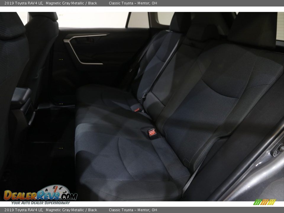 2019 Toyota RAV4 LE Magnetic Gray Metallic / Black Photo #16