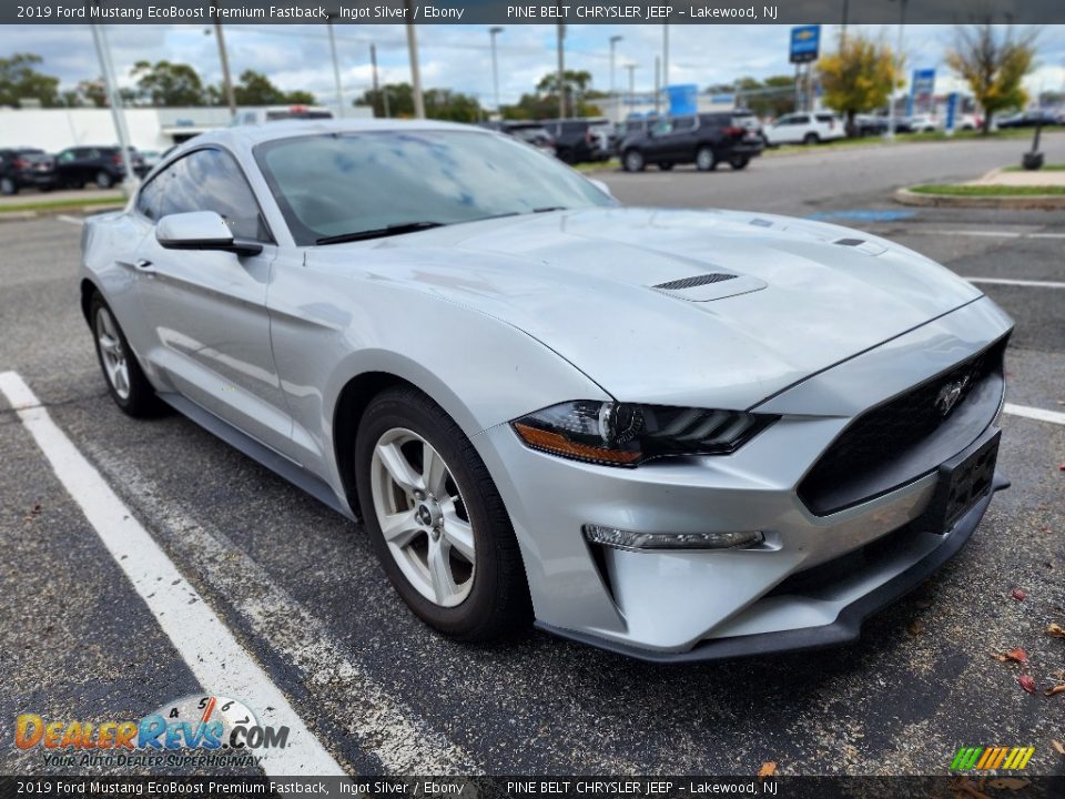 Front 3/4 View of 2019 Ford Mustang EcoBoost Premium Fastback Photo #3