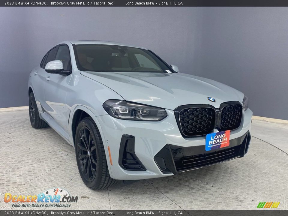 Front 3/4 View of 2023 BMW X4 xDrive30i Photo #27