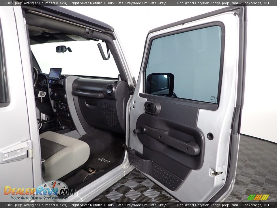 2009 Jeep Wrangler Unlimited X 4x4 Bright Silver Metallic / Dark Slate Gray/Medium Slate Gray Photo #20