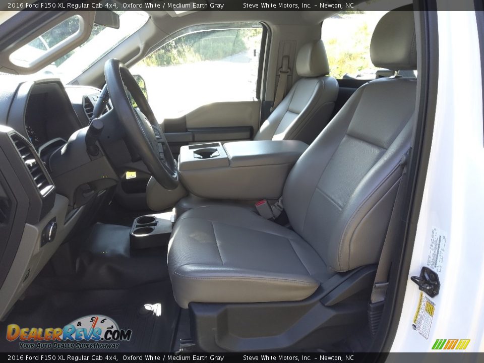 Front Seat of 2016 Ford F150 XL Regular Cab 4x4 Photo #11