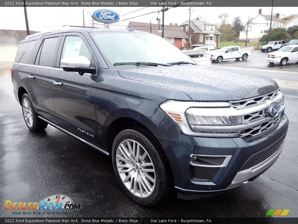 Front 3/4 View of 2022 Ford Expedition Platinum Max 4x4 Photo #7