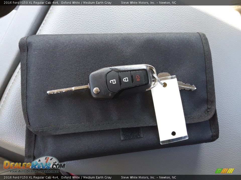 Keys of 2016 Ford F150 XL Regular Cab 4x4 Photo #21