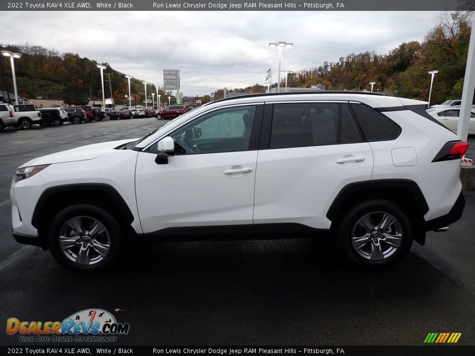 2022 Toyota RAV4 XLE AWD White / Black Photo #2