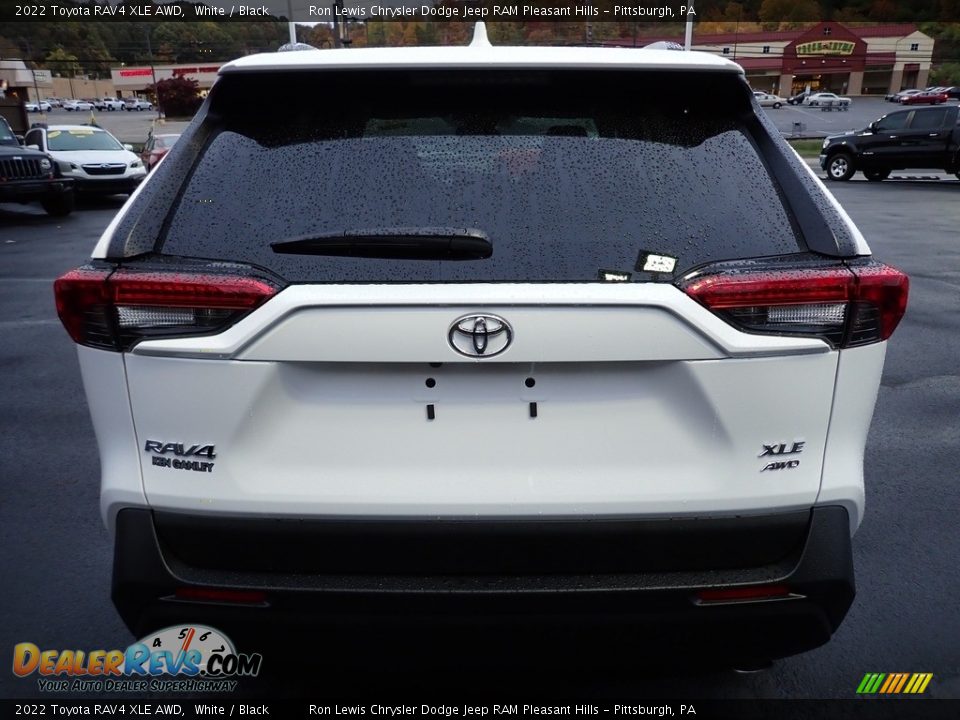 2022 Toyota RAV4 XLE AWD White / Black Photo #4