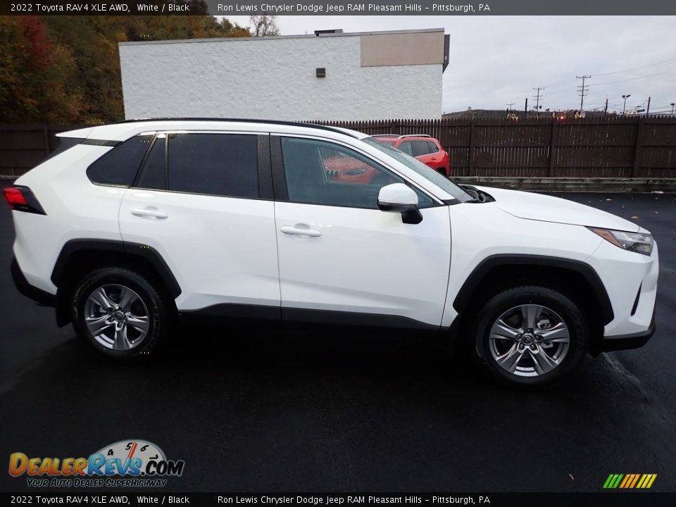 2022 Toyota RAV4 XLE AWD White / Black Photo #7