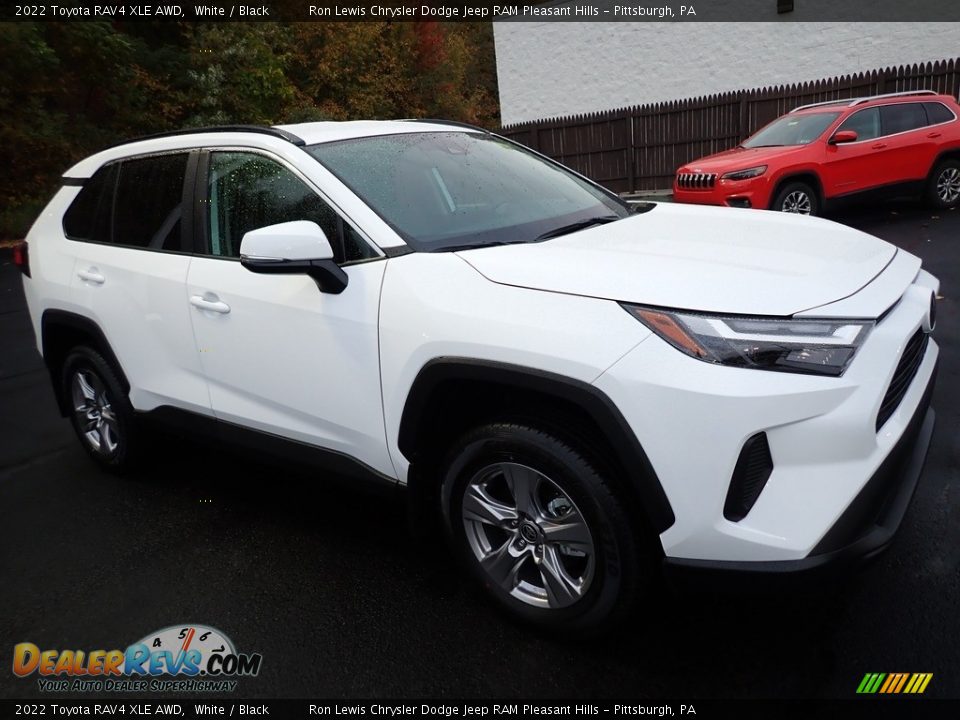 2022 Toyota RAV4 XLE AWD White / Black Photo #8