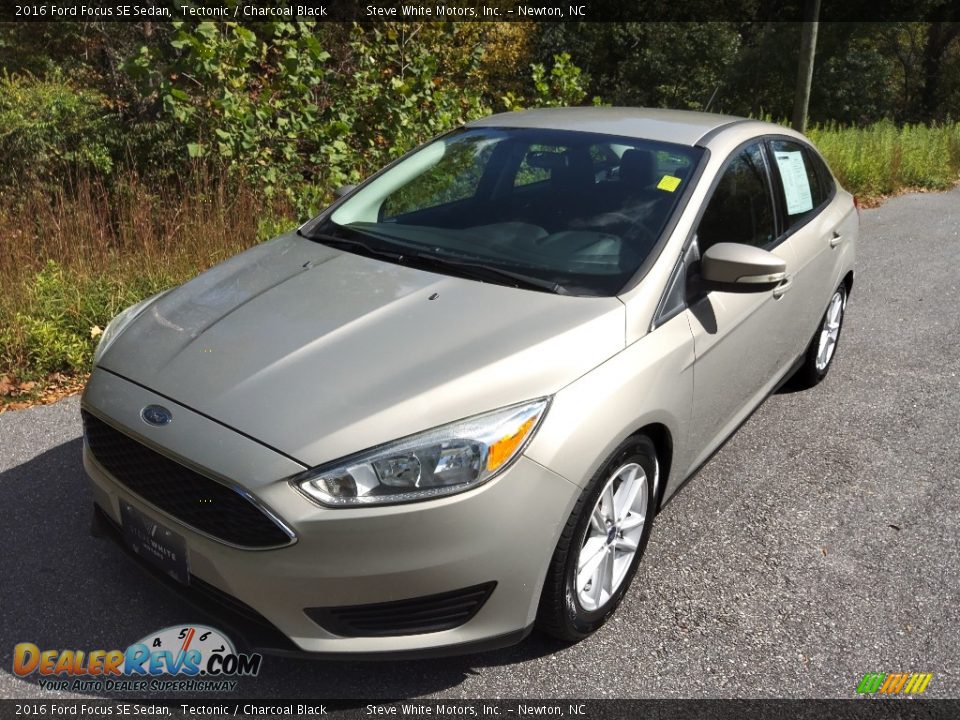 2016 Ford Focus SE Sedan Tectonic / Charcoal Black Photo #2