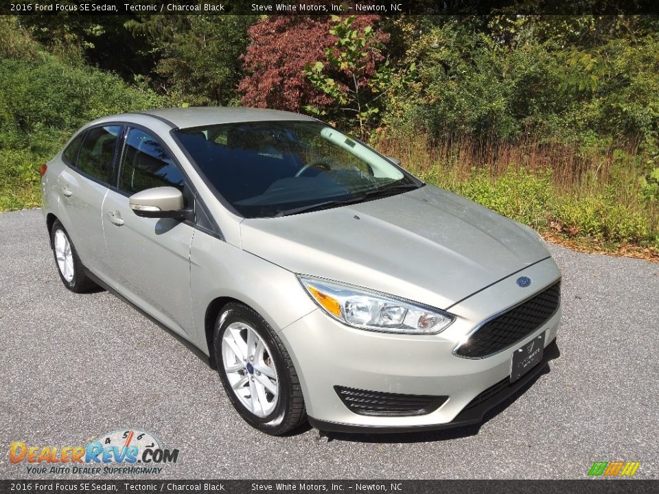 2016 Ford Focus SE Sedan Tectonic / Charcoal Black Photo #4