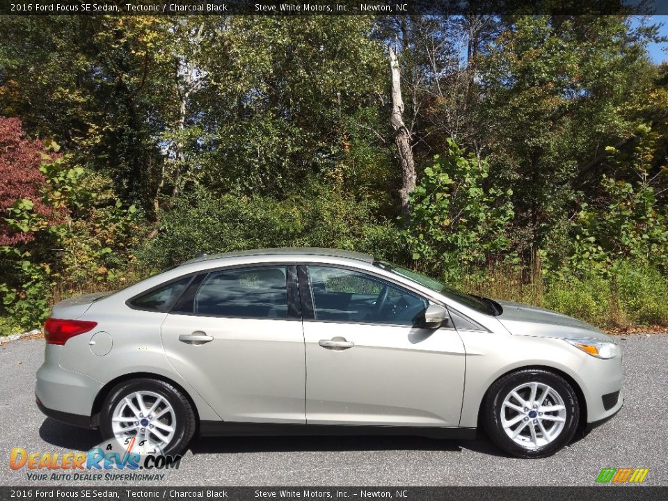 2016 Ford Focus SE Sedan Tectonic / Charcoal Black Photo #5