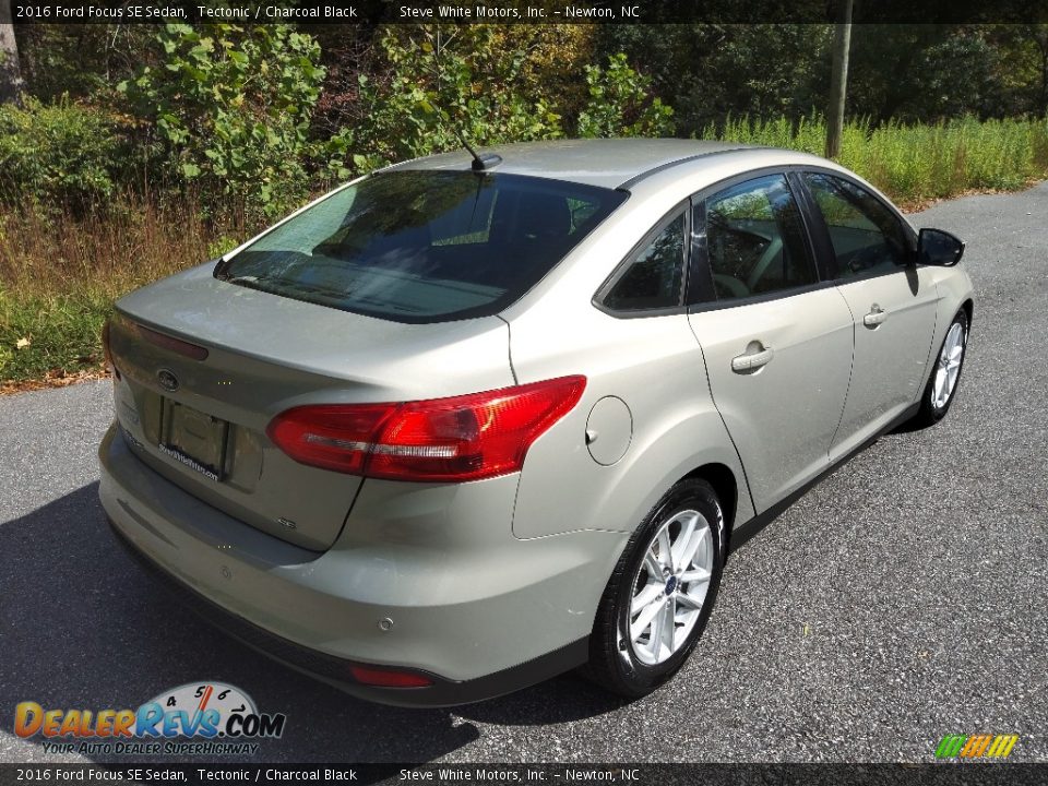 2016 Ford Focus SE Sedan Tectonic / Charcoal Black Photo #6