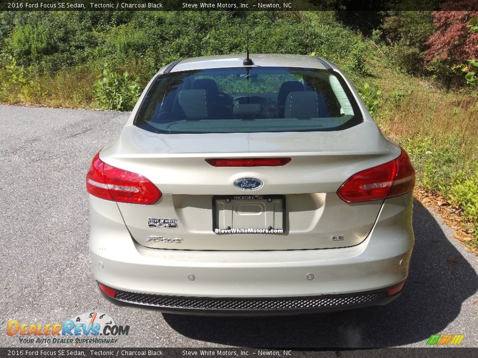 2016 Ford Focus SE Sedan Tectonic / Charcoal Black Photo #7