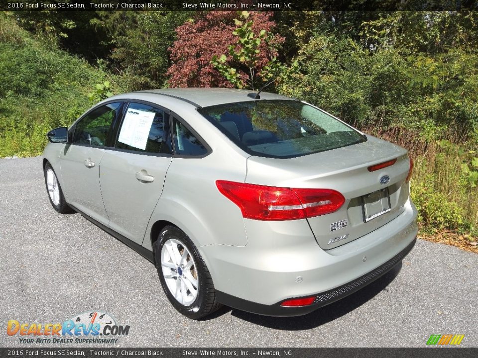 2016 Ford Focus SE Sedan Tectonic / Charcoal Black Photo #9