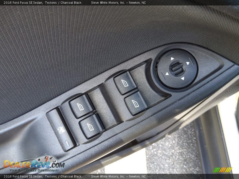 2016 Ford Focus SE Sedan Tectonic / Charcoal Black Photo #12