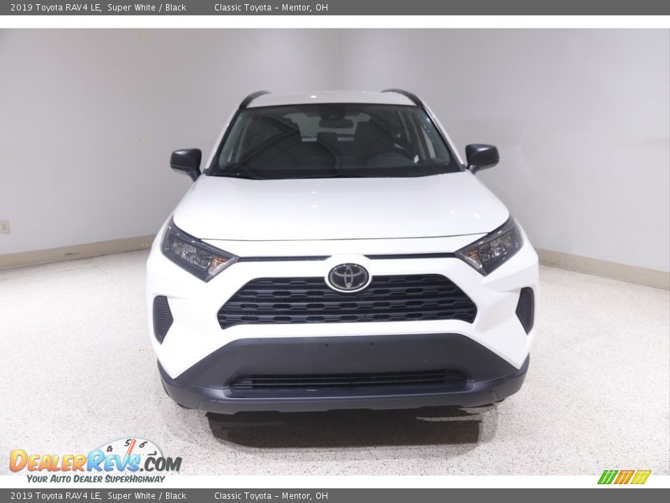 2019 Toyota RAV4 LE Super White / Black Photo #2