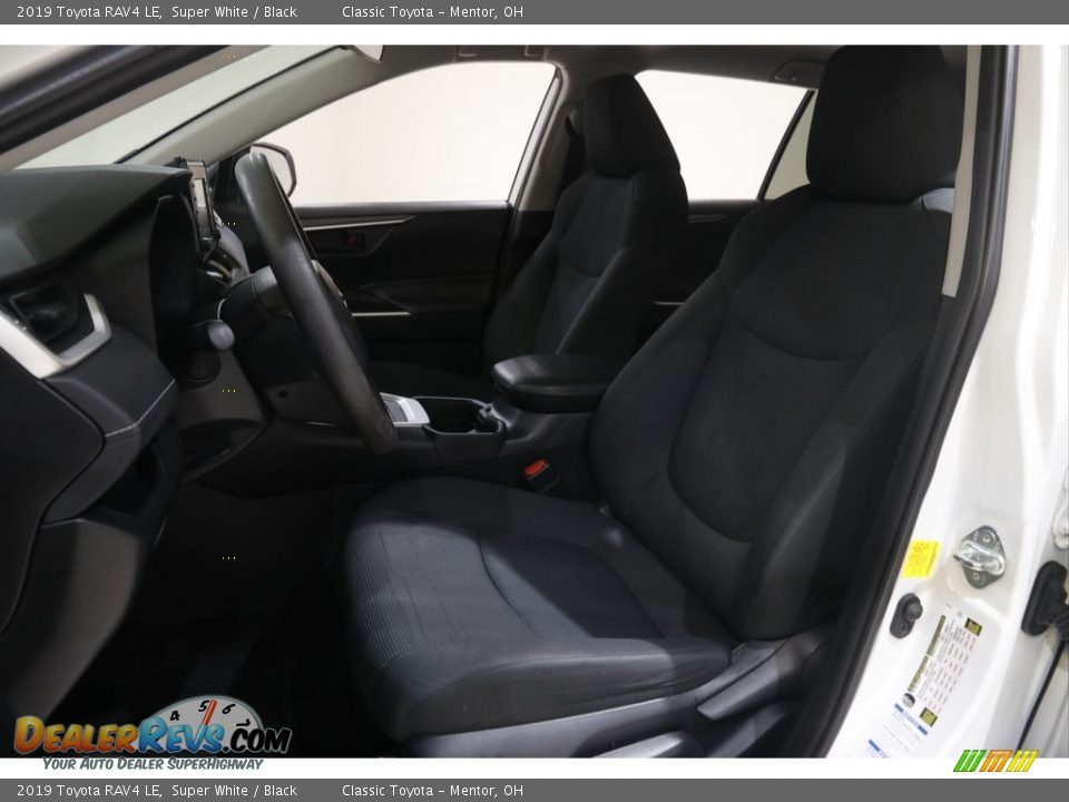 2019 Toyota RAV4 LE Super White / Black Photo #5