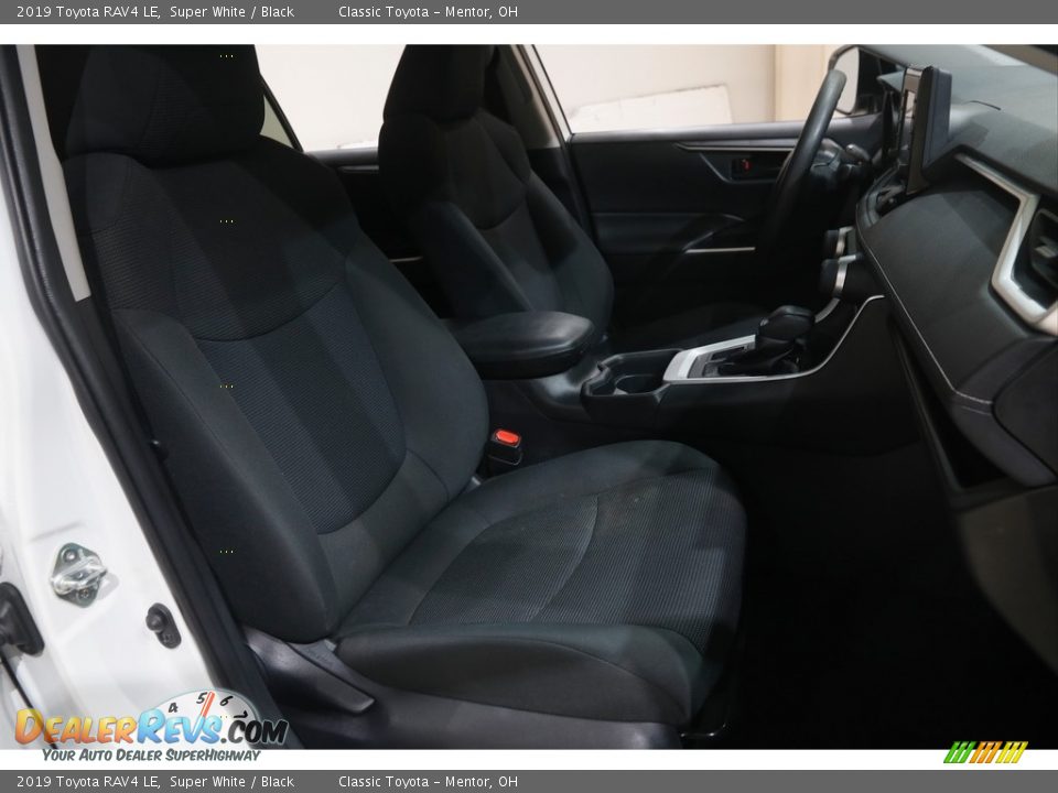 2019 Toyota RAV4 LE Super White / Black Photo #13