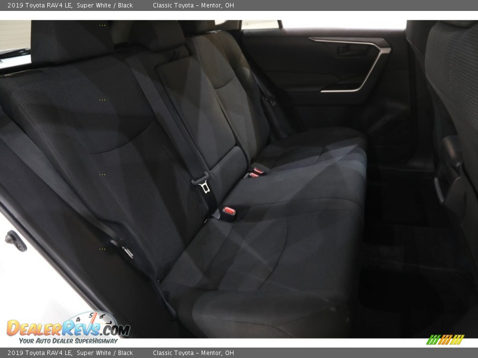 2019 Toyota RAV4 LE Super White / Black Photo #14