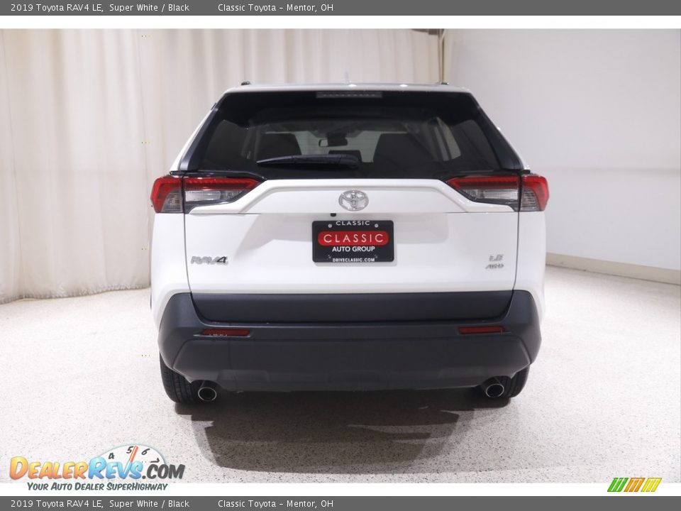 2019 Toyota RAV4 LE Super White / Black Photo #16