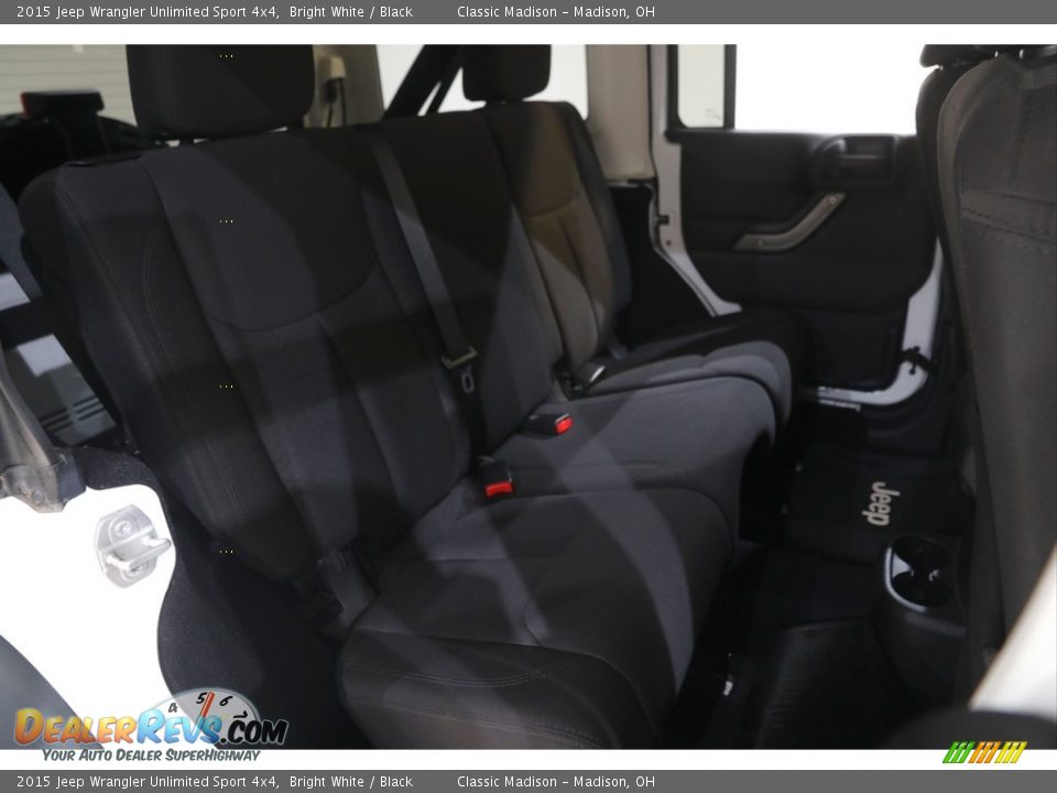 2015 Jeep Wrangler Unlimited Sport 4x4 Bright White / Black Photo #15