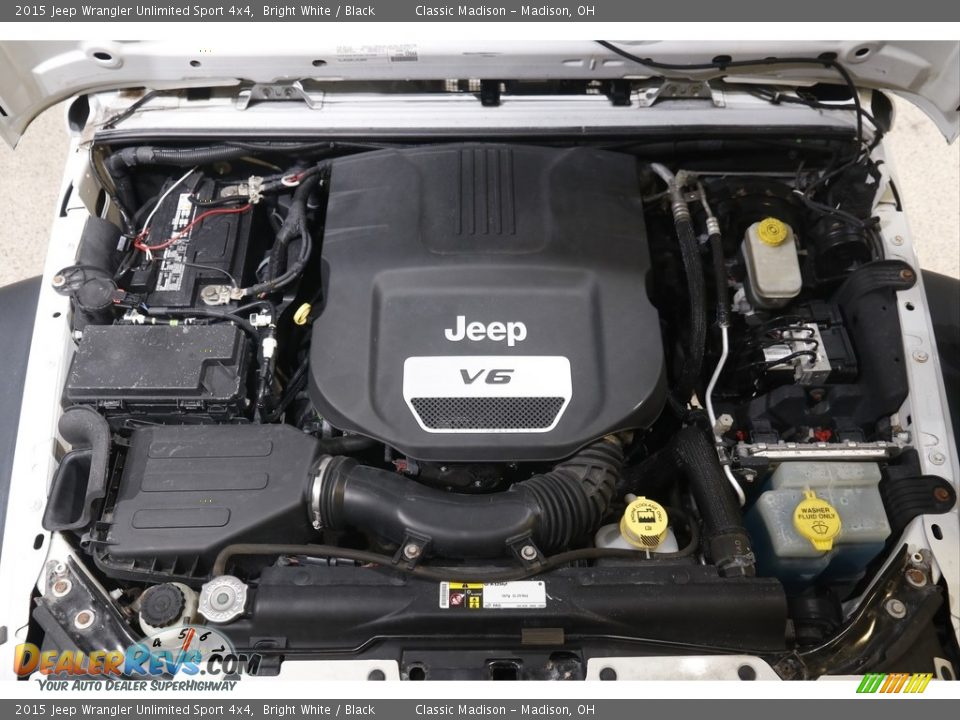 2015 Jeep Wrangler Unlimited Sport 4x4 Bright White / Black Photo #18