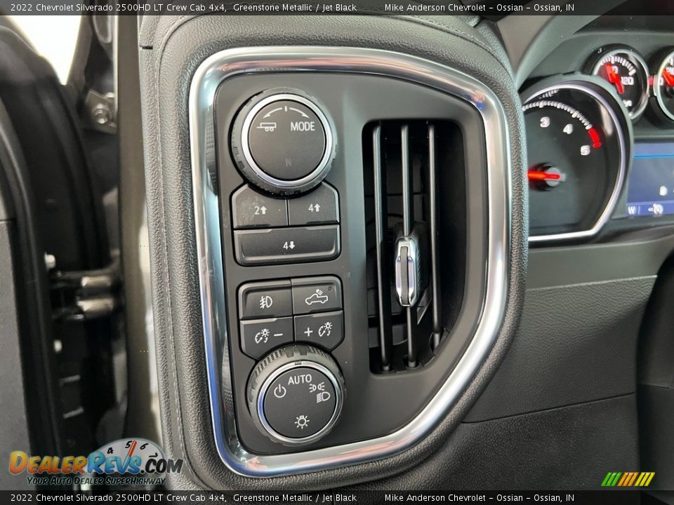 Controls of 2022 Chevrolet Silverado 2500HD LT Crew Cab 4x4 Photo #17