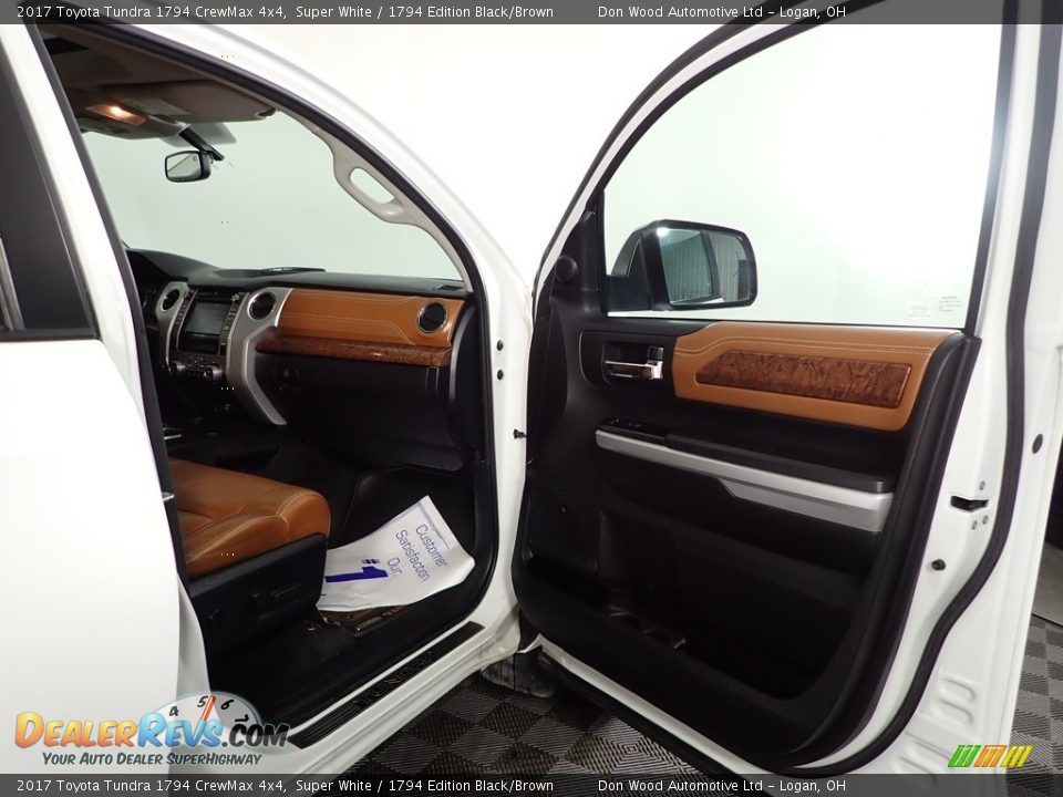 2017 Toyota Tundra 1794 CrewMax 4x4 Super White / 1794 Edition Black/Brown Photo #28