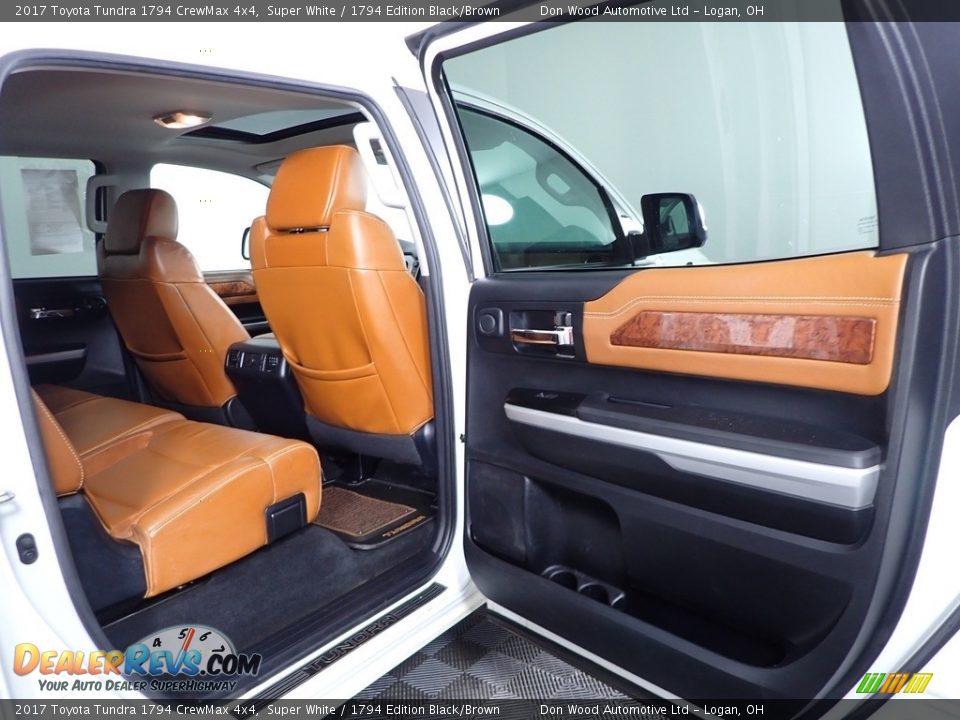 2017 Toyota Tundra 1794 CrewMax 4x4 Super White / 1794 Edition Black/Brown Photo #31