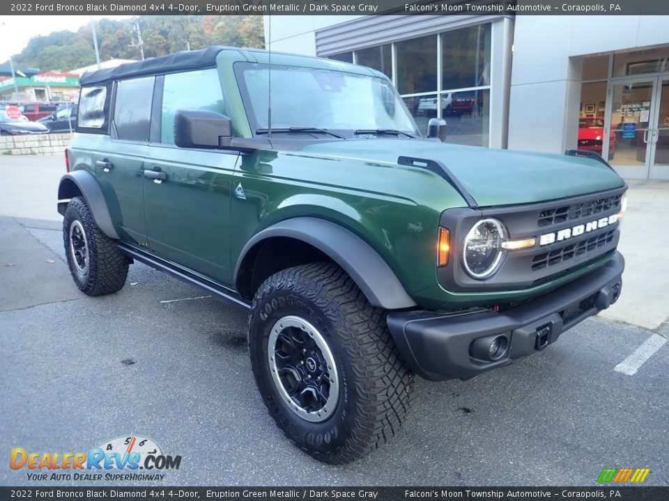 Front 3/4 View of 2022 Ford Bronco Black Diamond 4x4 4-Door Photo #9