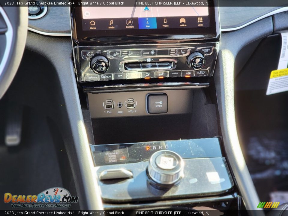 2023 Jeep Grand Cherokee Limited 4x4 Bright White / Global Black Photo #9