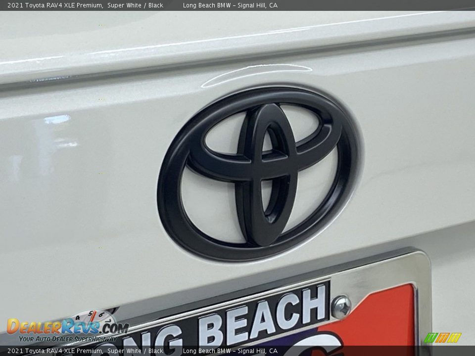 2021 Toyota RAV4 XLE Premium Super White / Black Photo #9