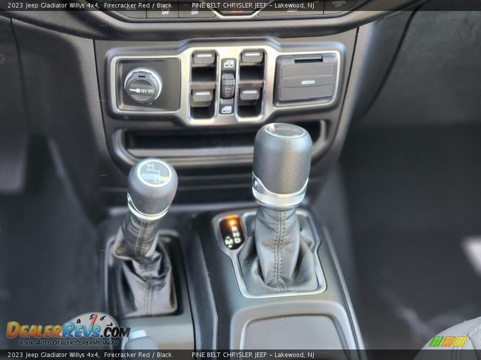 2023 Jeep Gladiator Willys 4x4 Shifter Photo #9