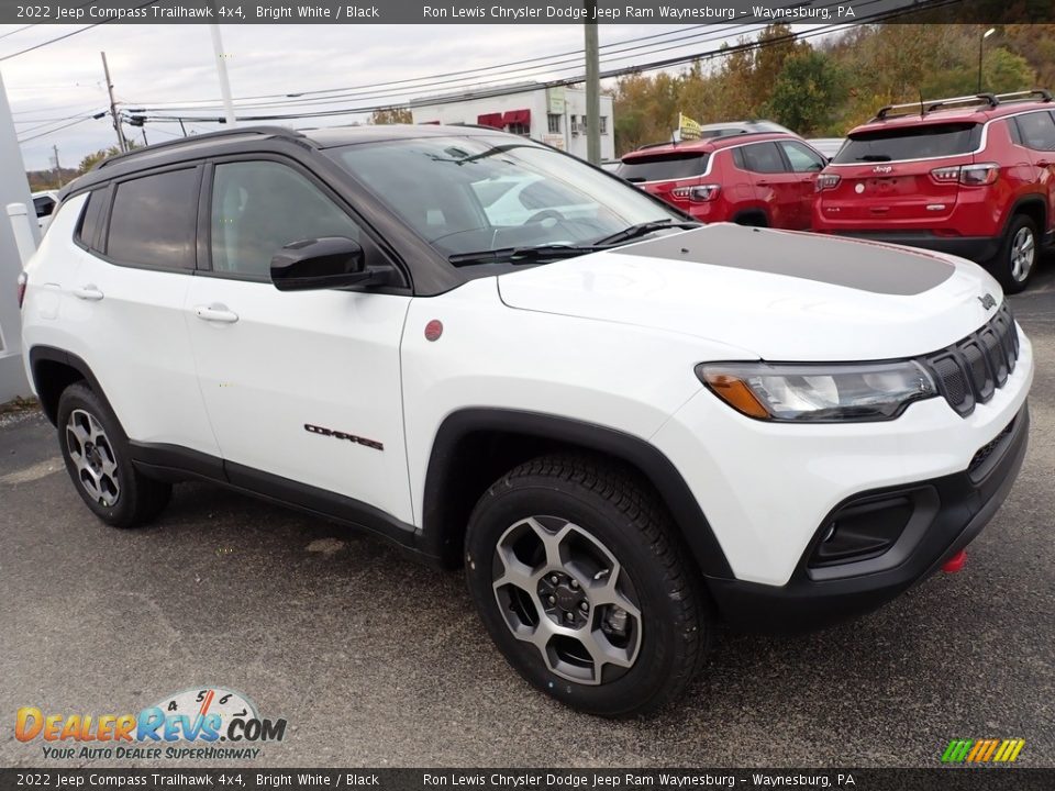 Front 3/4 View of 2022 Jeep Compass Trailhawk 4x4 Photo #8