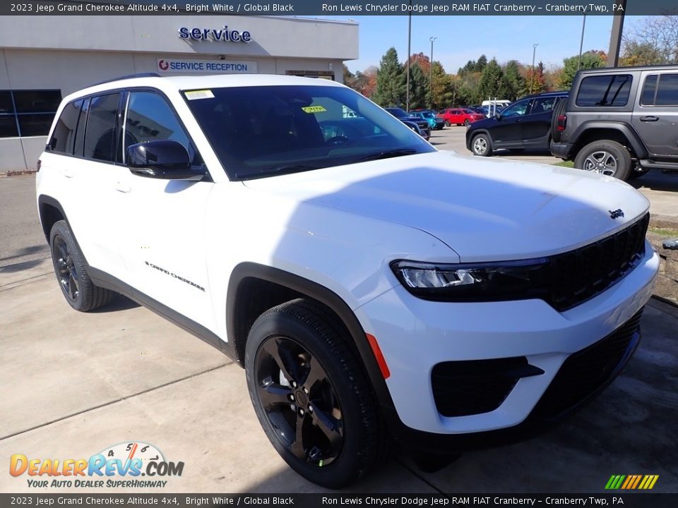 2023 Jeep Grand Cherokee Altitude 4x4 Bright White / Global Black Photo #3