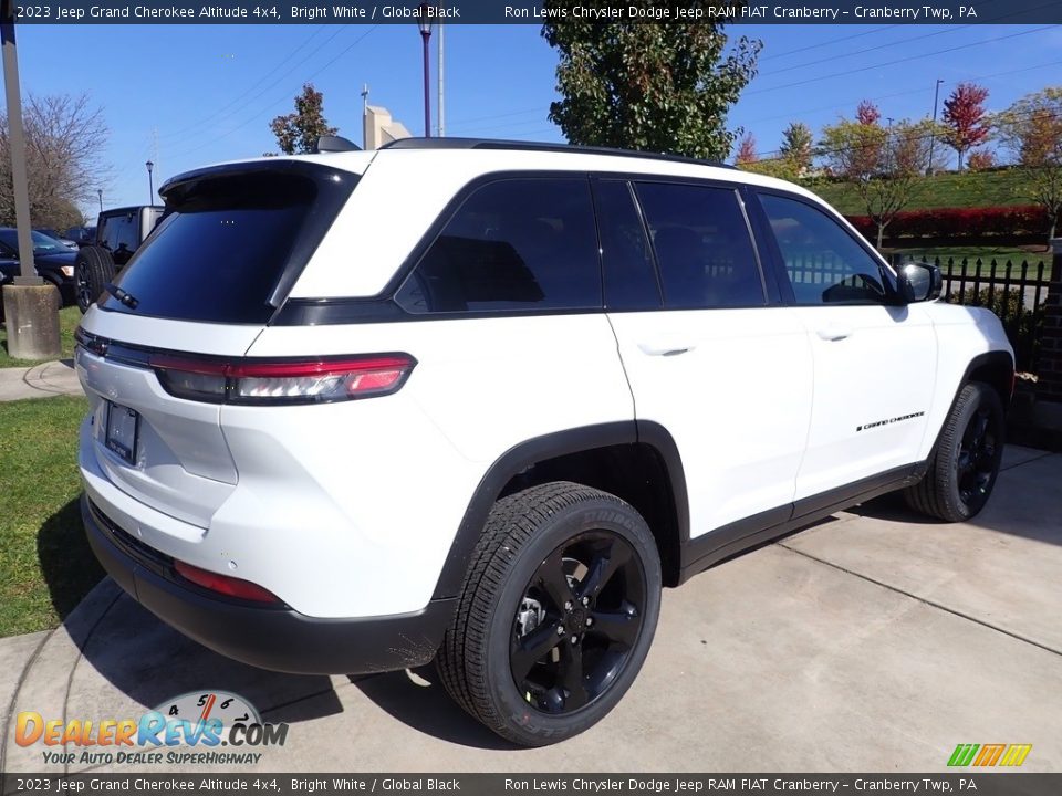 2023 Jeep Grand Cherokee Altitude 4x4 Bright White / Global Black Photo #5