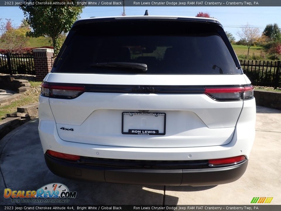 2023 Jeep Grand Cherokee Altitude 4x4 Bright White / Global Black Photo #6