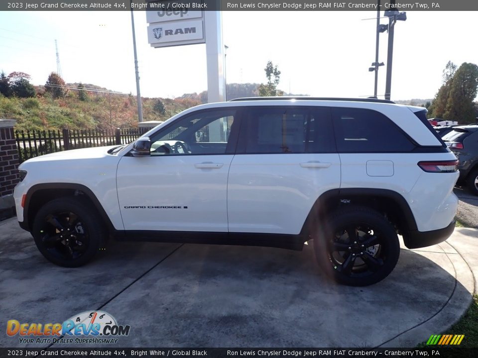 2023 Jeep Grand Cherokee Altitude 4x4 Bright White / Global Black Photo #8