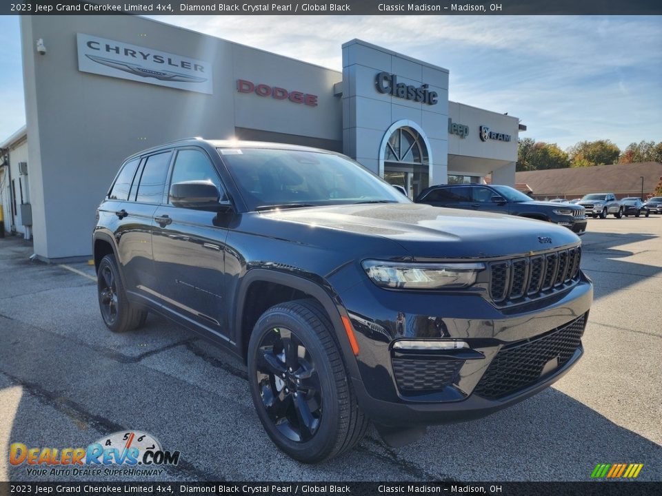 2023 Jeep Grand Cherokee Limited 4x4 Diamond Black Crystal Pearl / Global Black Photo #1