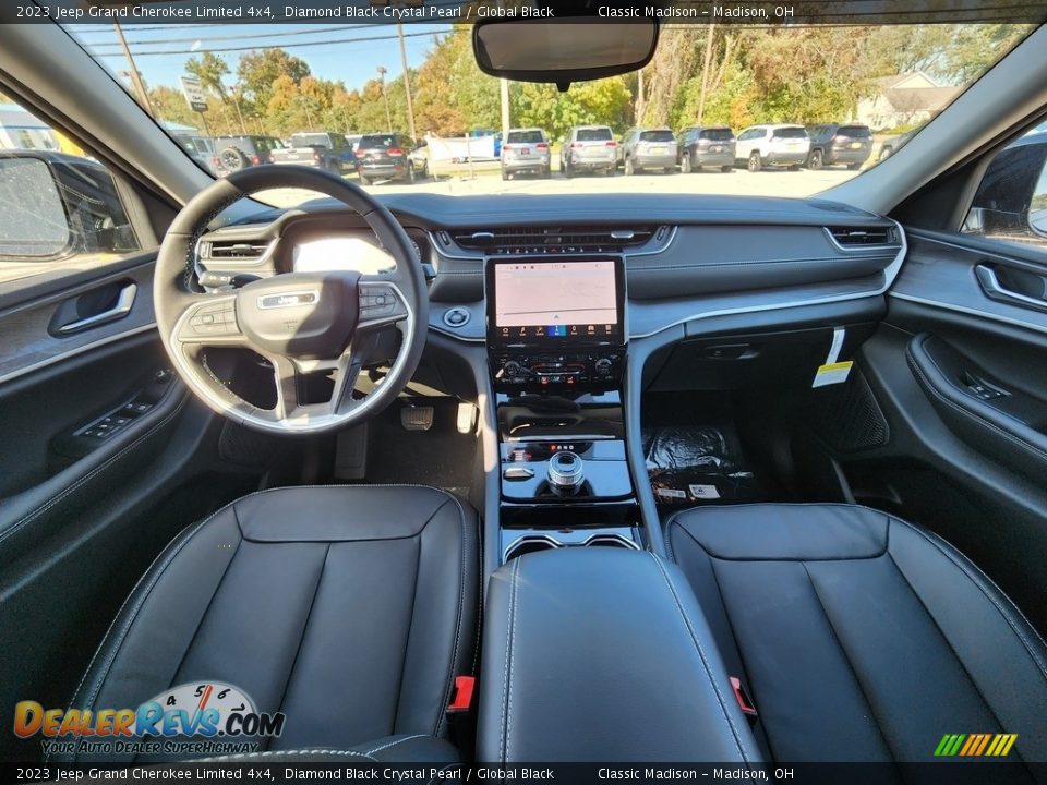 2023 Jeep Grand Cherokee Limited 4x4 Diamond Black Crystal Pearl / Global Black Photo #4